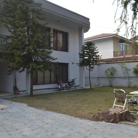 Royal Manor F-10 Bed and Breakfast Islamabad Exterior foto