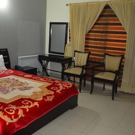 Royal Manor F-10 Bed and Breakfast Islamabad Exterior foto