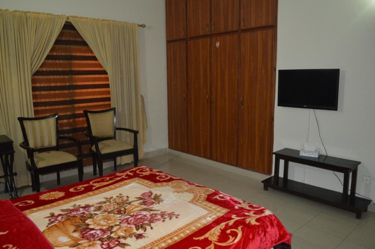 Royal Manor F-10 Bed and Breakfast Islamabad Exterior foto