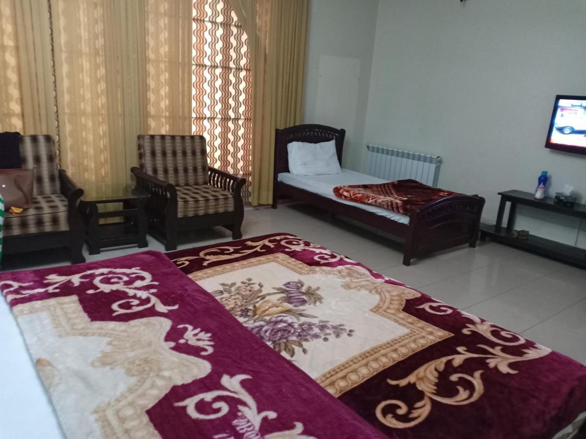Royal Manor F-10 Bed and Breakfast Islamabad Exterior foto