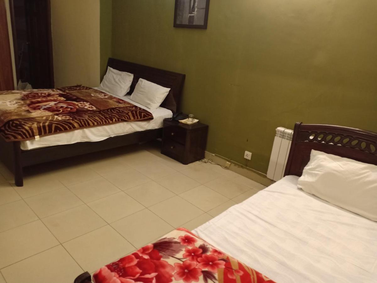 Royal Manor F-10 Bed and Breakfast Islamabad Exterior foto