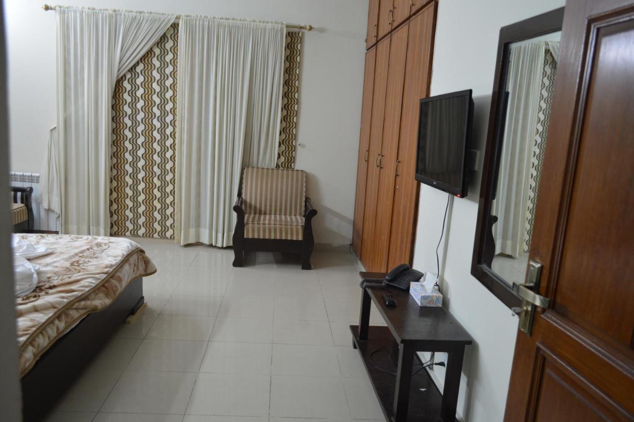 Royal Manor F-10 Bed and Breakfast Islamabad Exterior foto